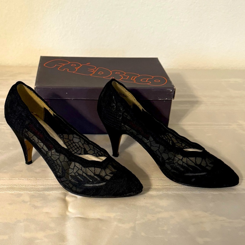 Fredrico black lace pumps 7 1/2 EUC